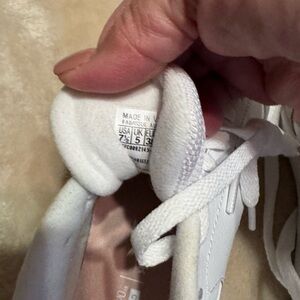 Reebok White Athletic Shoes Soft Breathable Design